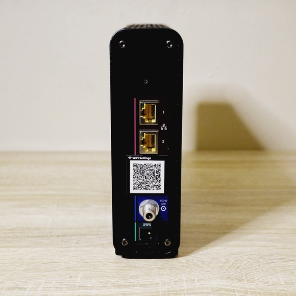 ARRIS SURFboard and RG6 Coax Cable - Picture 4 of 12